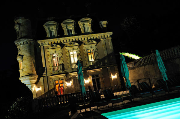 chateau-nuit-piscine